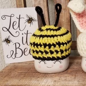 Marshmallow mug bee hat